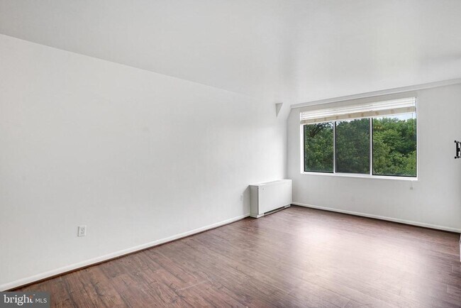 Building Photo - 6621 Wakefield Dr