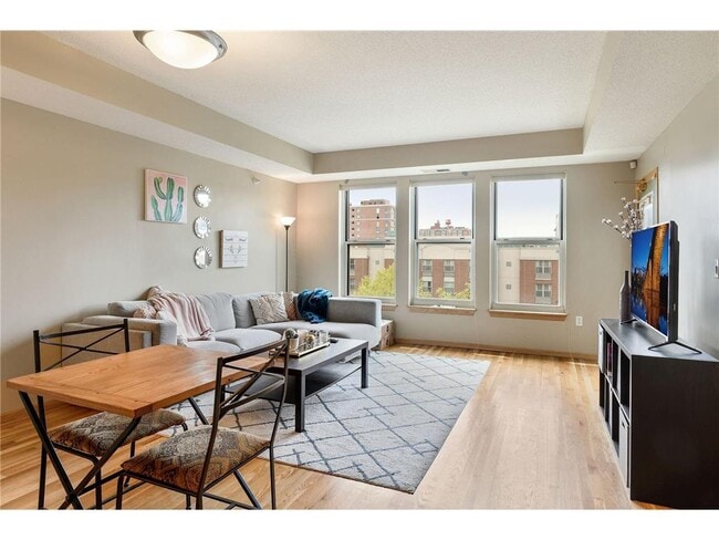 Foto del edificio - 560 N 2nd St