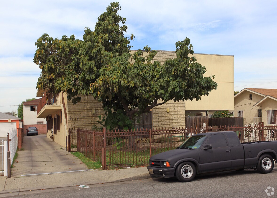 Foto del edificio - 6117 Heliotrope Ave