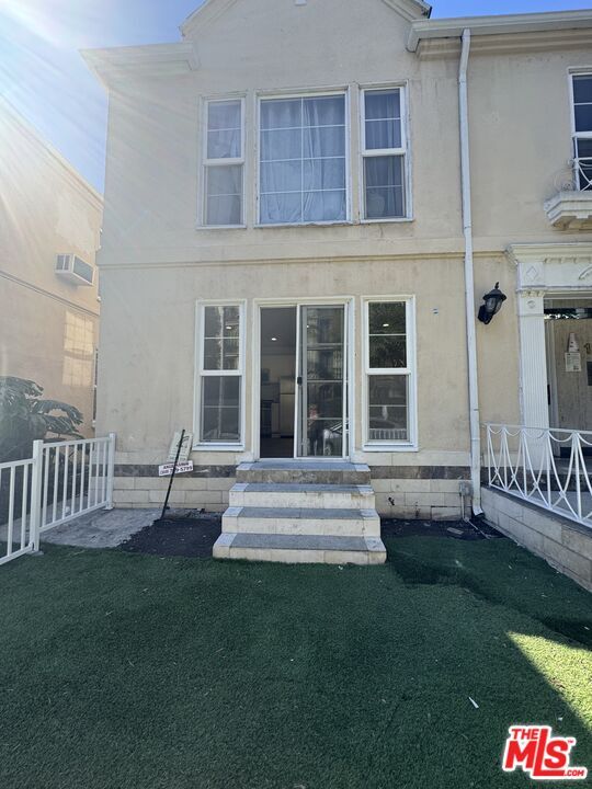 Foto del edificio - 137 Crescent Dr