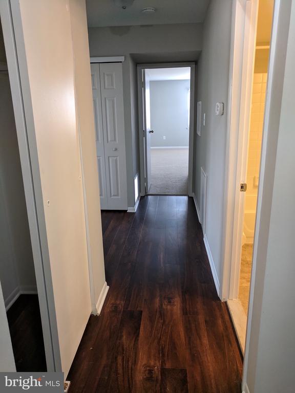 Building Photo - 406B Willow Turn