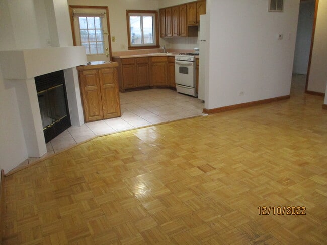 Building Photo - 4200 W 90th Pl