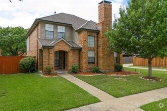 Building Photo - 719 Woodlake Dr
