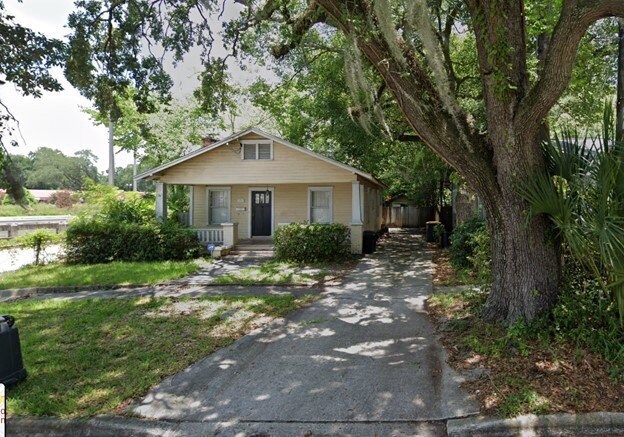 Primary Photo - Avondale Beauty on the market!