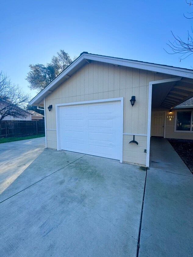 Foto principal - Spacious Duplex in East Redding!!
