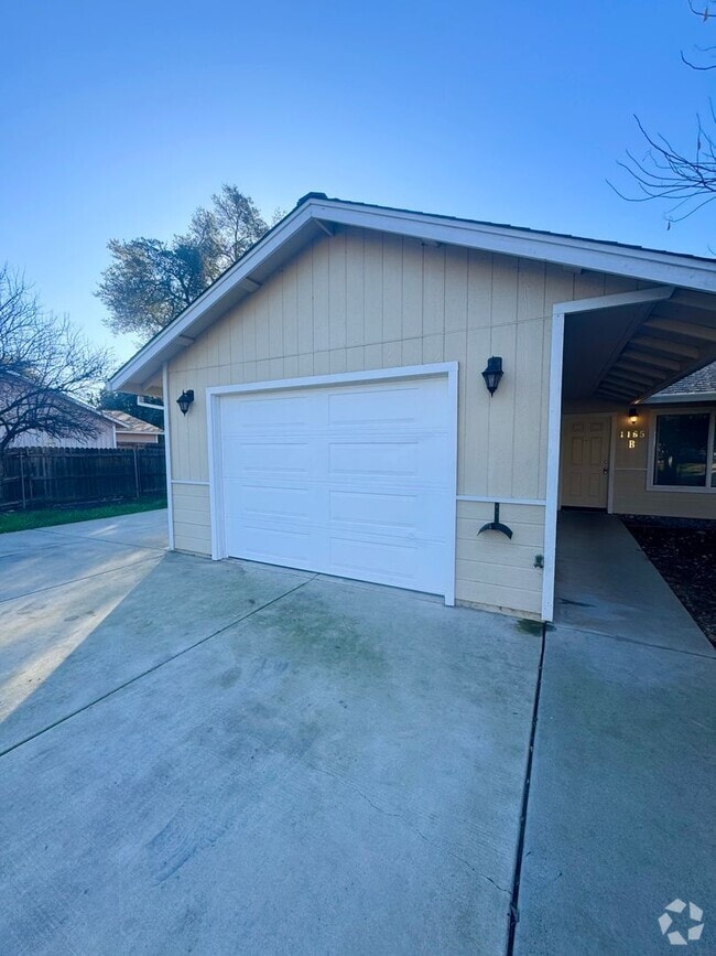 Building Photo - 1165 Le Brun Ln