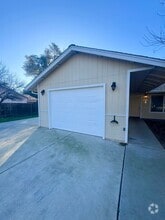 Building Photo - 1165 Le Brun Ln