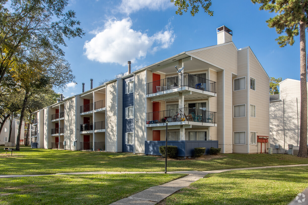 Primary Photo - 910 Apartment Homes