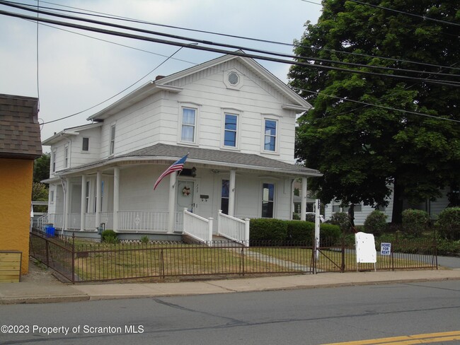 Building Photo - 729 Main St