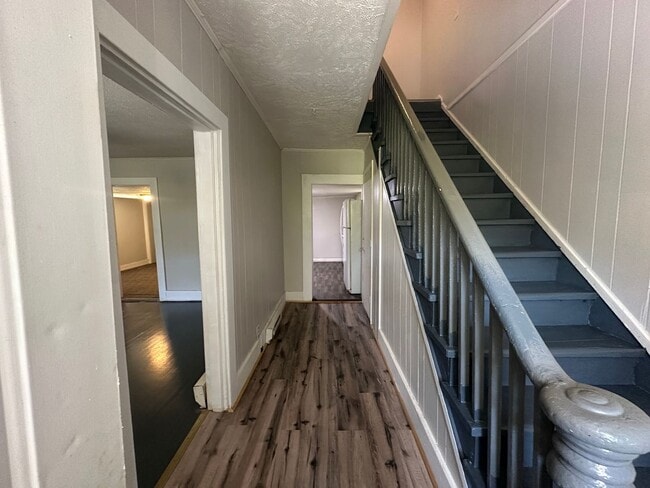 Building Photo - 2 Story House Under $800