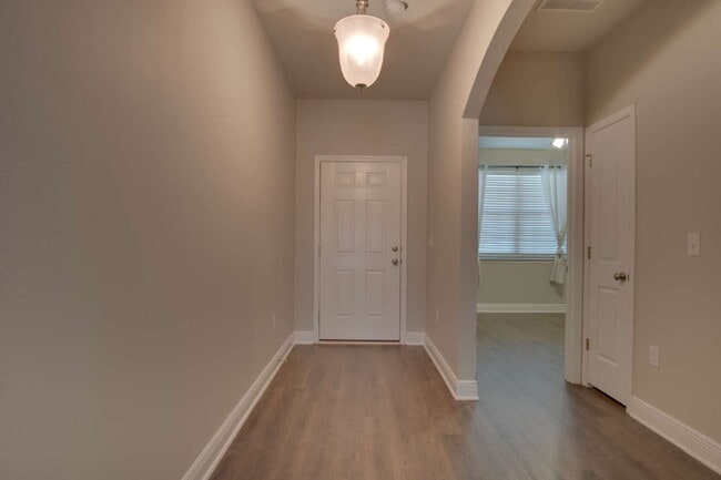 Building Photo - Ashley Plantation Living — 3BR Home with Granite Countertops, Large Kitchen Island, Trey Ceilings...