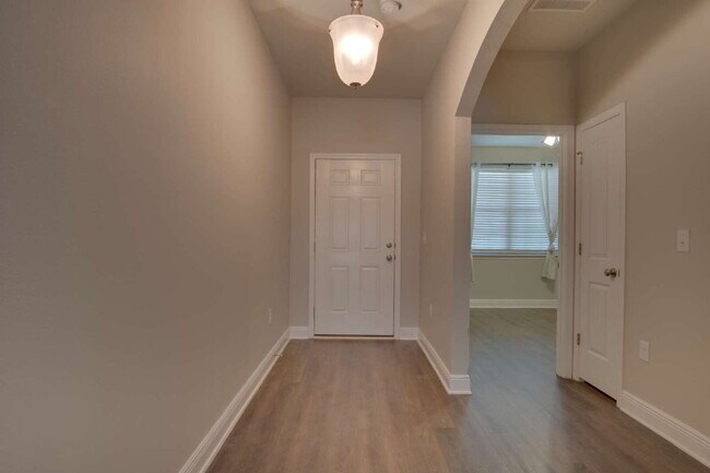 Foto del edificio - Ashley Plantation Living — 3BR Home with Granite Countertops, Large Kitchen Island, Trey Ceilings...