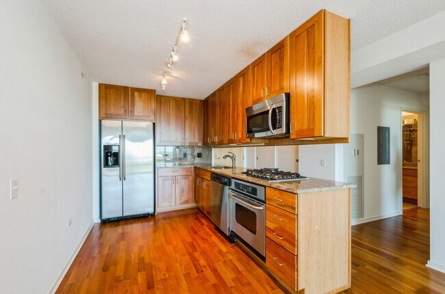 Building Photo - 9725 Woods Dr