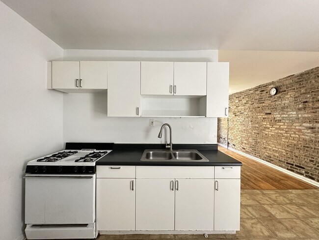 Building Photo - 2332 N Spaulding Ave