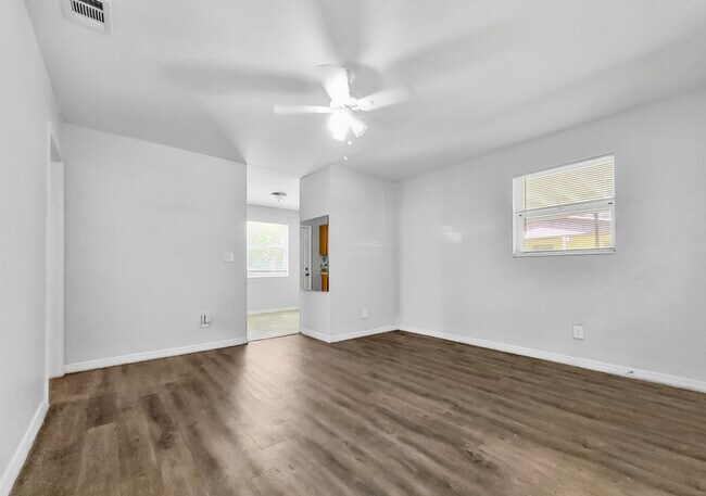 Building Photo - 9136 Tamworth Rd