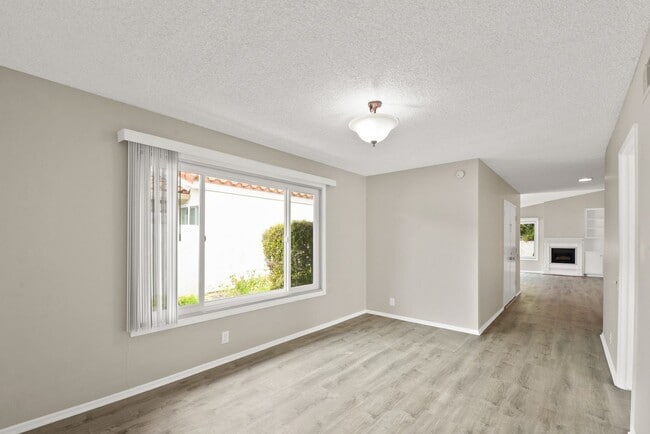Building Photo - Beautiful Single-Level Detached Home in Villa Pacifica For Lease