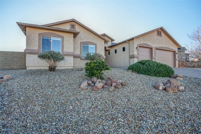 Foto del edificio - 3 Bedroom + Den, 2 Bath, 3 Car Garage Home for Rent in Granville!