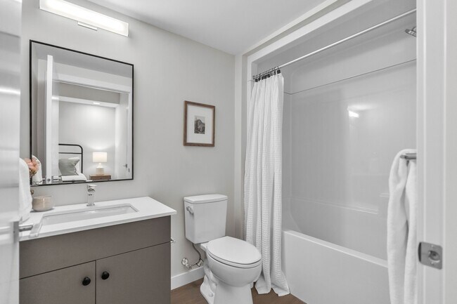 Photo du bâtiment - 939 Chancellor Drive