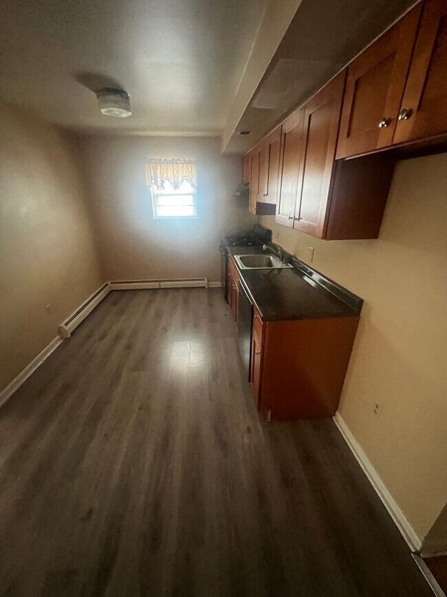 Building Photo - 7330 Bingham St