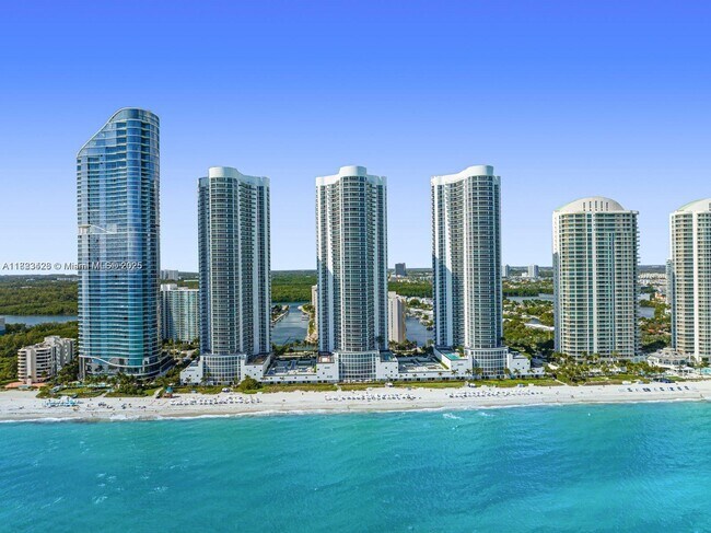 Foto del edificio - 15901 Collins Ave