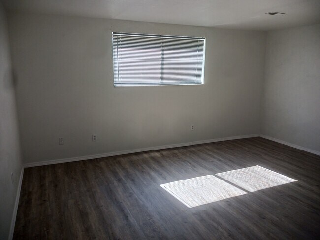 Building Photo - 52 N Pindwood Ln