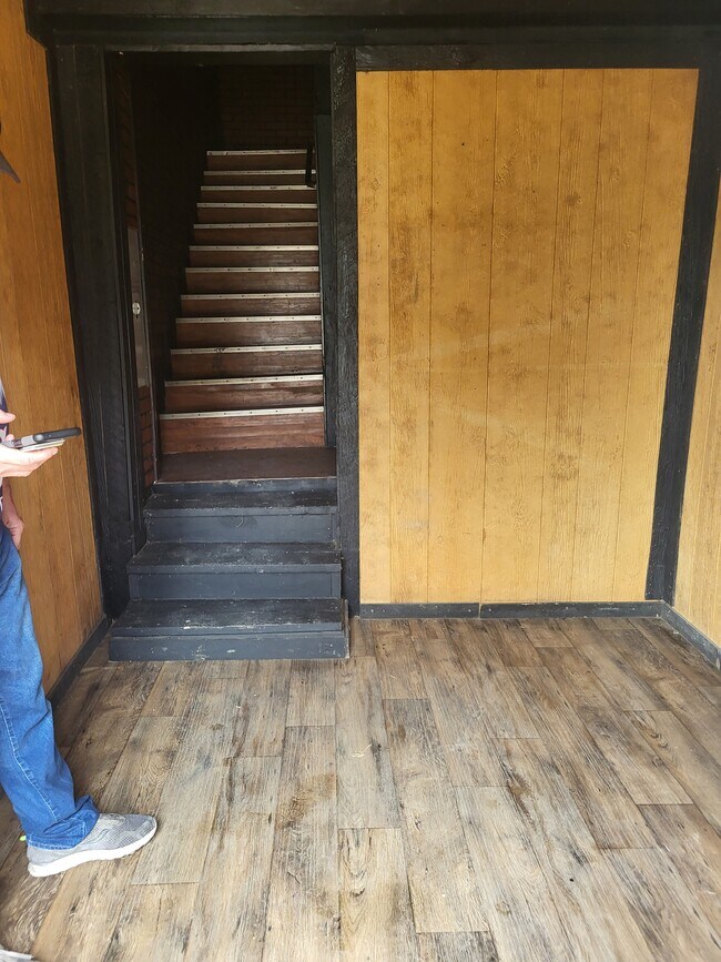 foyer - 8636 Gina Ln