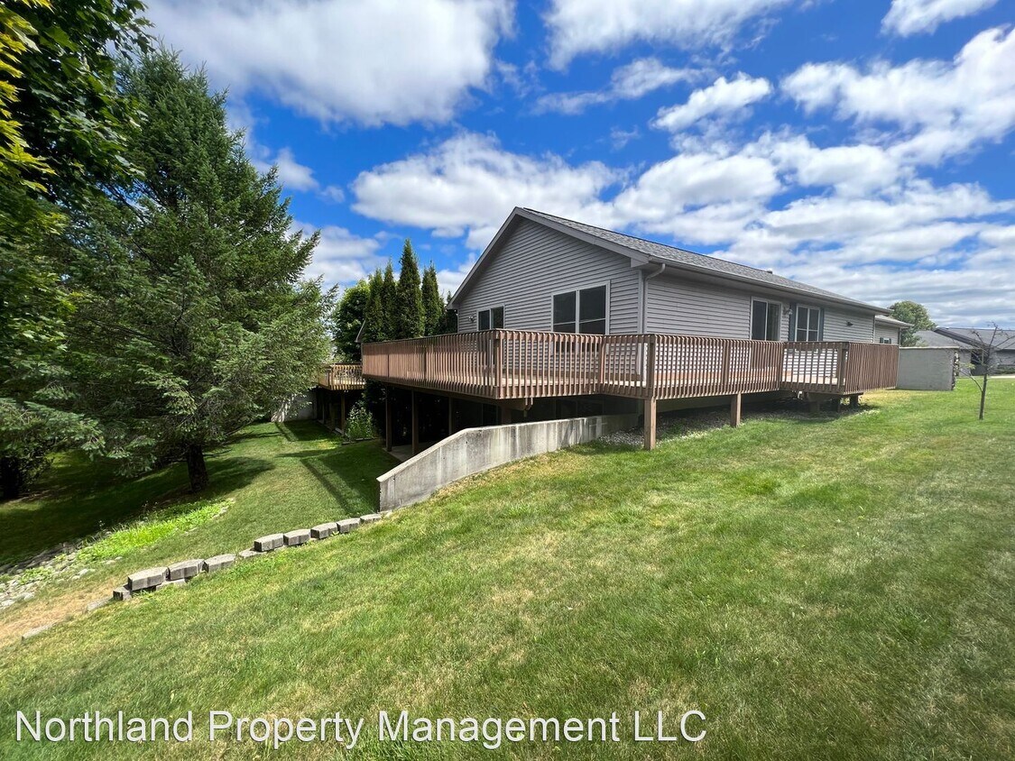 3 br, 3 bath House 3818 Outback Dr House Rental in Traverse City, MI