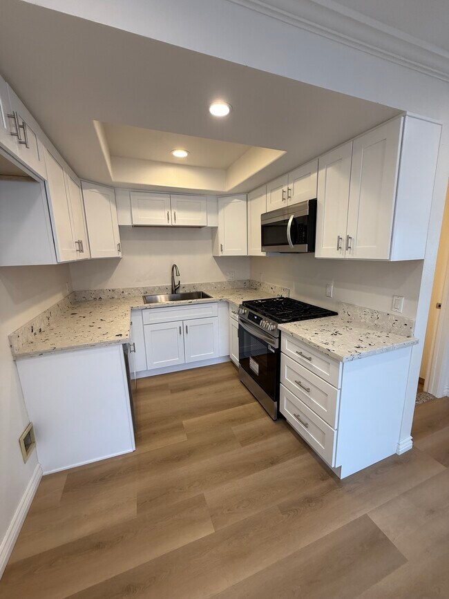 Building Photo - 324 Fischer St