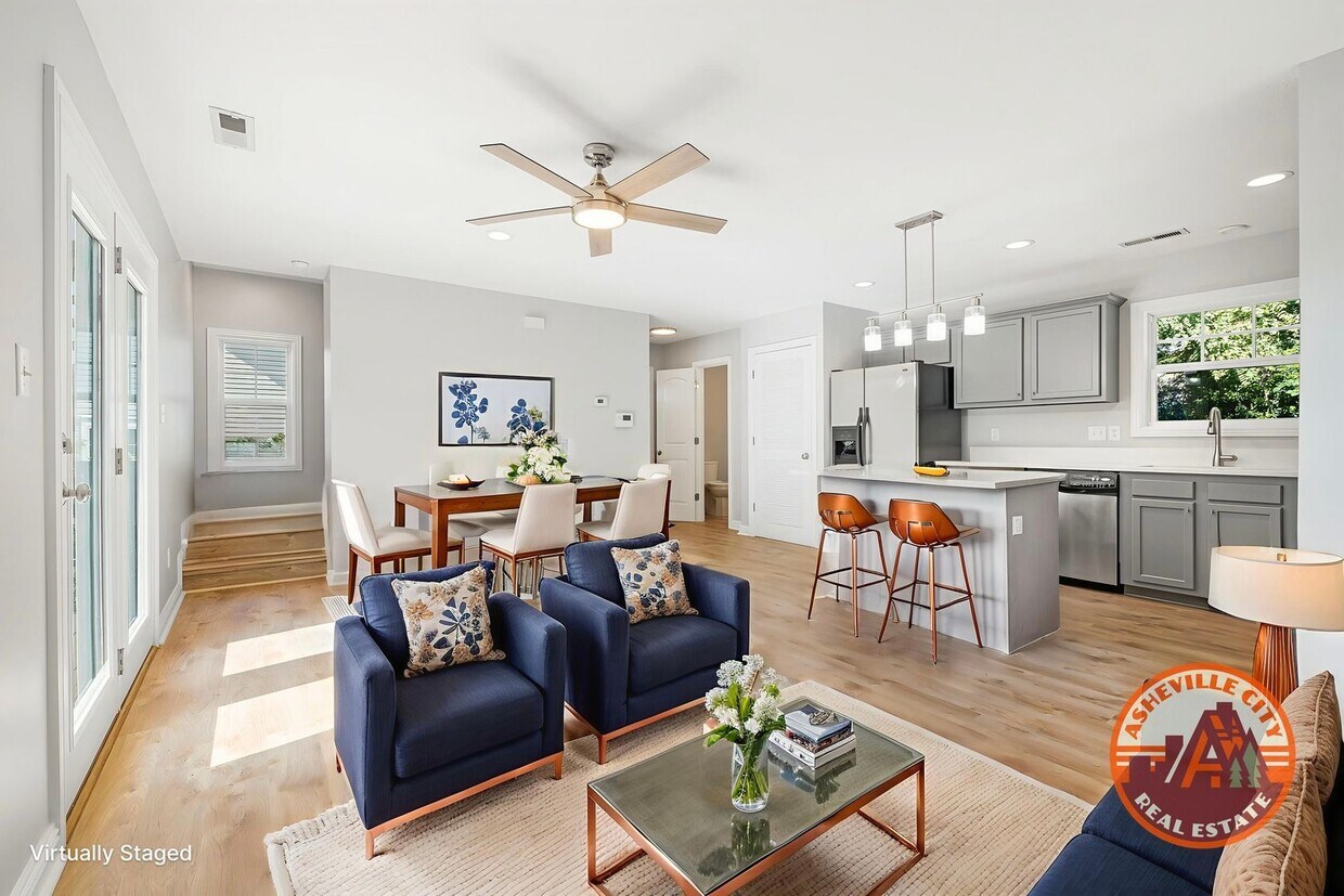 Foto principal - Newly Renovated 3-Bedroom Home with Modern...