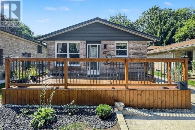 Building Photo - 780 Classic Dr