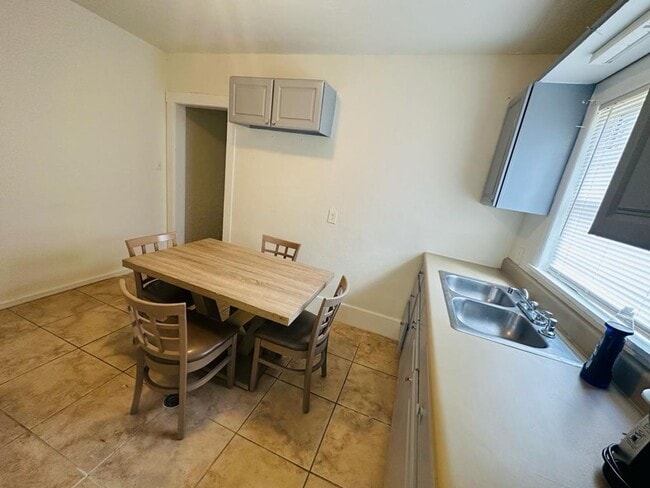 Photo - 728 Columbia St Apartment