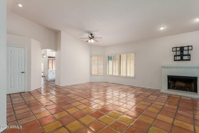 Foto del edificio - 3715 N Rosewood Ave