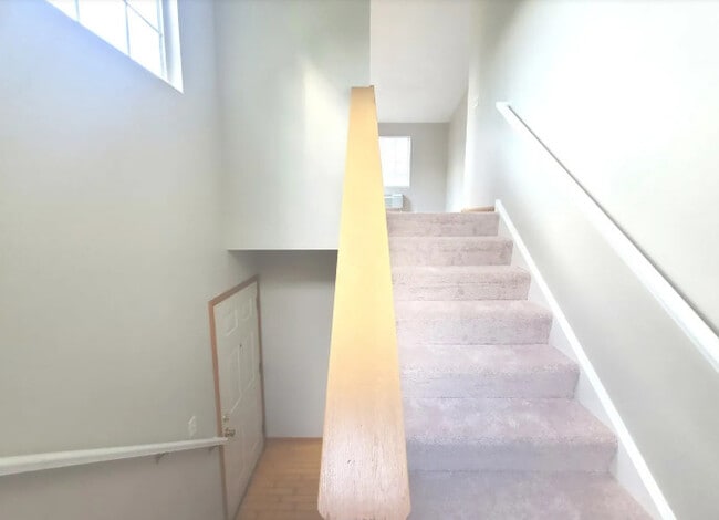 Building Photo - 1449 McClure Rd