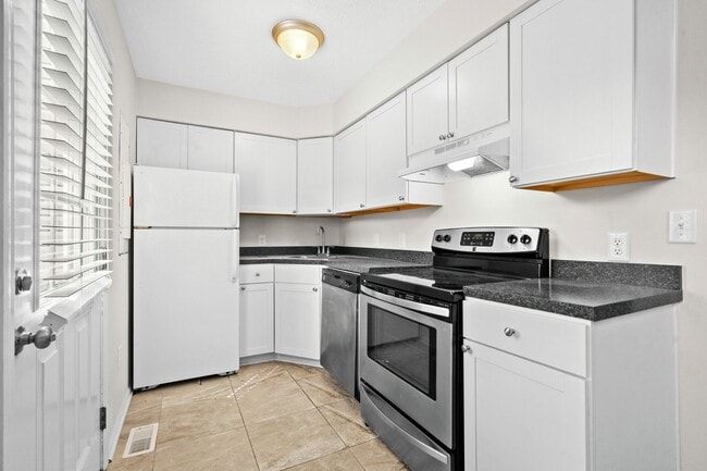 Photo - 8 Blocks to the Beach!! Townhome