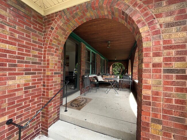 Foto del edificio - 954 E Bradbury Ave