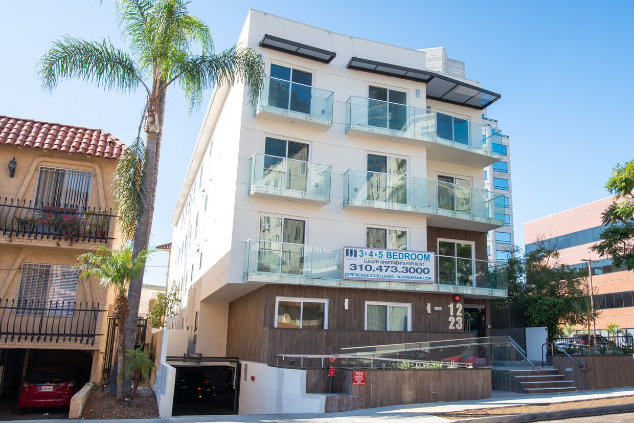 Primary Photo - 1223 Wellesley Ave