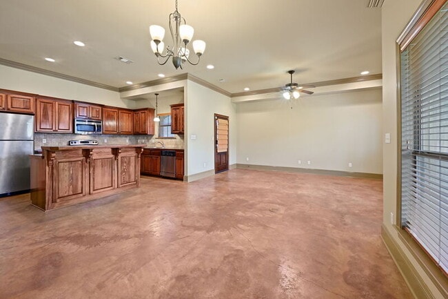 Building Photo - 3266 Northlake Ave