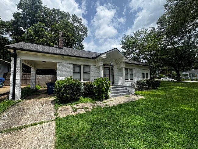 Foto del edificio - Room in House on Evans Dr SW