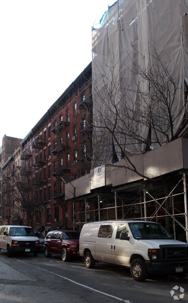 Building Photo - 37 E 1st St