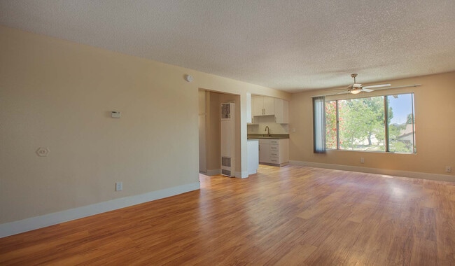 Building Photo - Encasa Norwalk