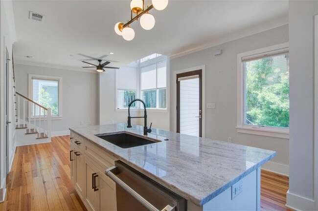 Building Photo - 21 Charlotte Street Apt #D, Charleston, SC...