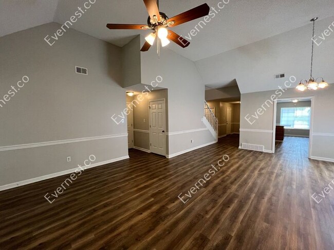 Building Photo - 285 Gaslight Cove