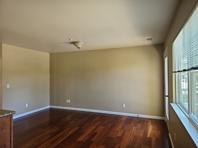 Building Photo - 405 Foothill Blvd