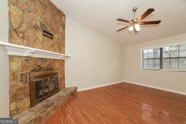 Foto del edificio - 1620 Olde Spring Trail