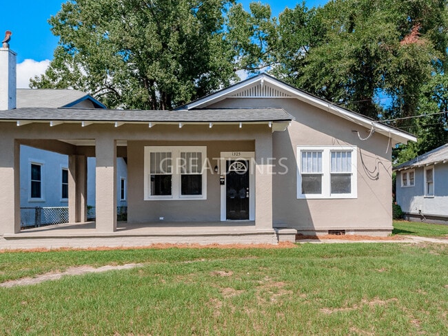 Building Photo - NOW OFFERING HALF OFF THE FIRST FULL MONTH...
