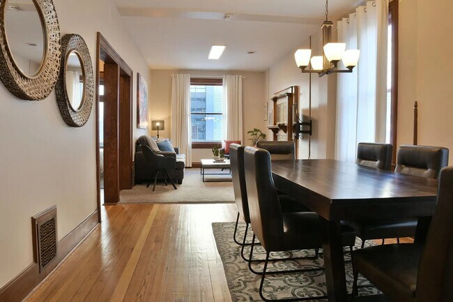 Building Photo - Live in the Heart of Denver's Golden Triangle 3 Bed/1 Bath