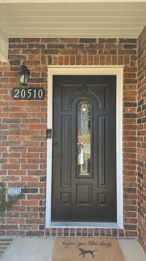 Building Photo - Stunning 5-Bedroom Home in a Highly Sought-After Neighborhood