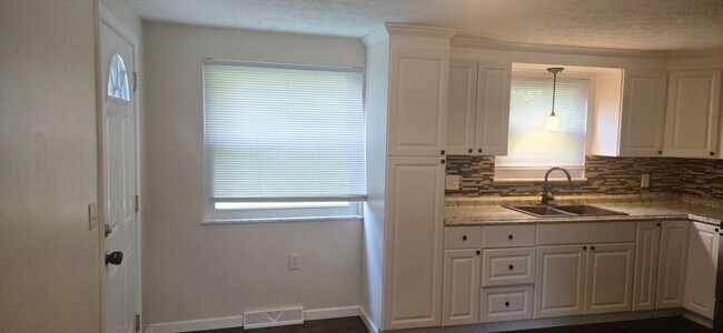 Foto del edificio - 5085-5085 Quincy St NW