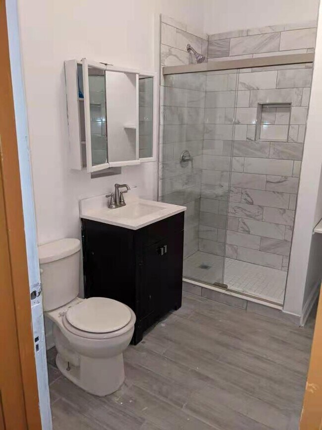 Bathroom - 4024 S Albany Ave