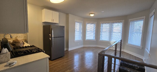 Foto del edificio - 6416 N Campbell Ave